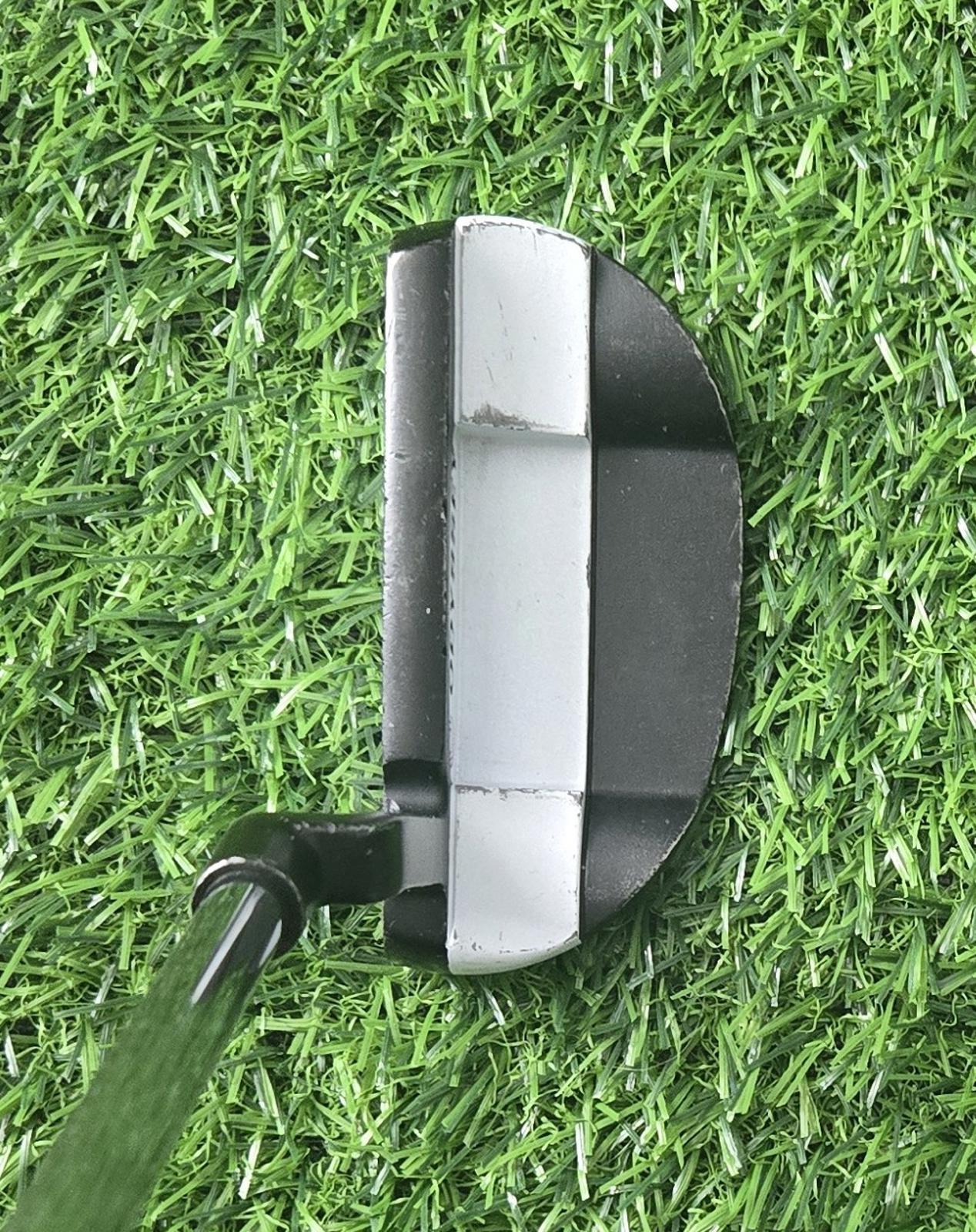 Odyssey Versa 330M Mid Mallet 34" Putter Right Handed No Headcover NEW GRIP